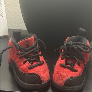 Jordan| Jordan Kids sneaker red/black  size 3